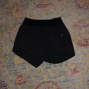 lulu🍋 tracker shorts!! size 4!!